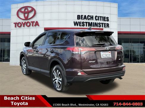 Used 2018 Toyota RAV4 LE image 8
