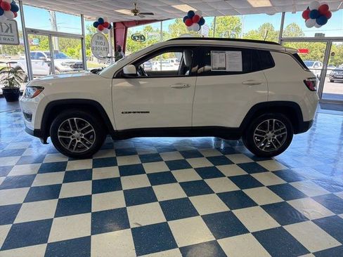Used 2019 Jeep Compass Latitude w/ Popular Equipment Group FWD image 4