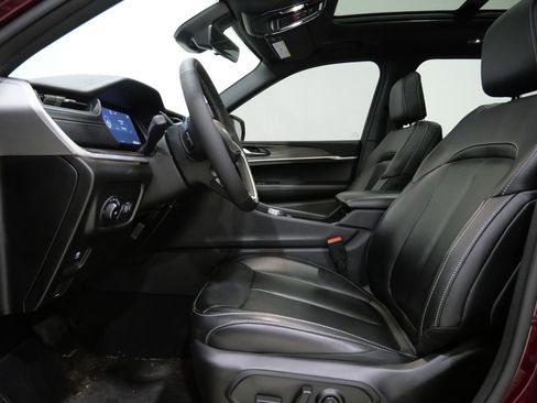 Used 2025 Jeep Grand Cherokee Limited image 12