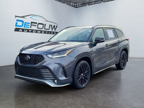 Used 2024 Toyota Highlander XLE image 7