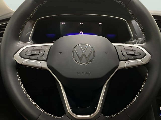 Used 2023 Volkswagen Tiguan SE w/ Panoramic Sunroof Package FWD image 37