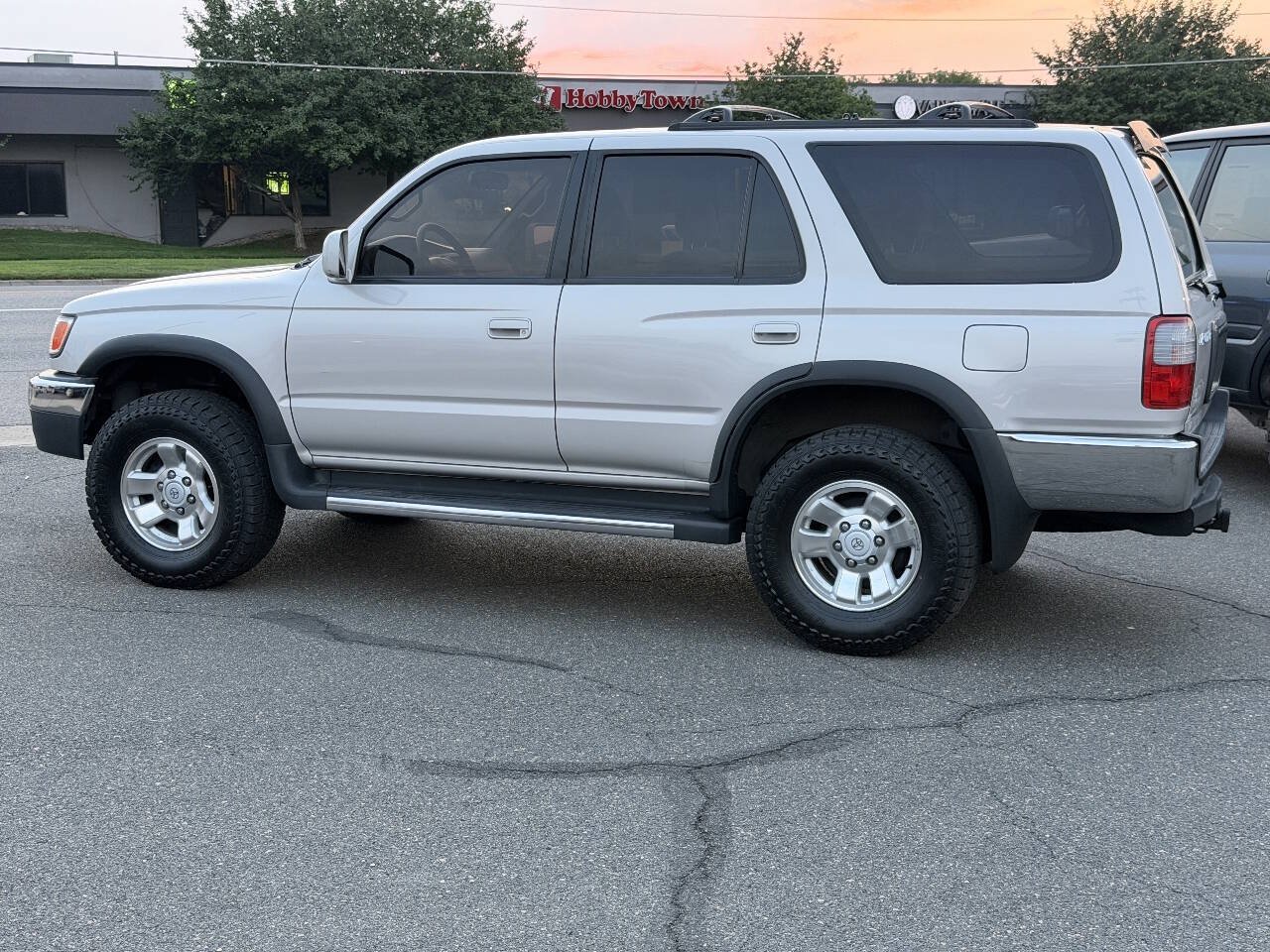 Used 1999 Toyota 4Runner SR5 w/ Upgrade Value Pkg 4 AWD/4WD image 16