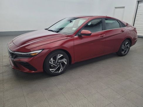 Used 2025 Hyundai Elantra SEL FWD image 2