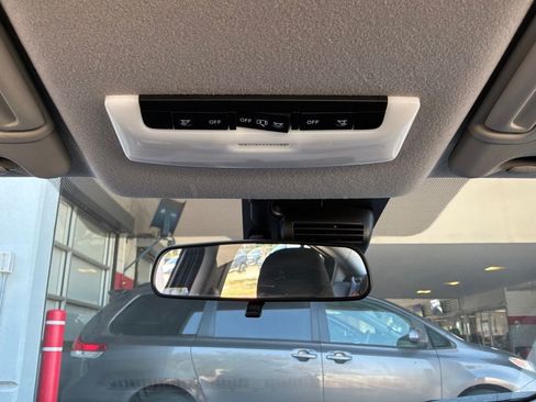 Used 2025 Nissan Versa SV FWD image 16