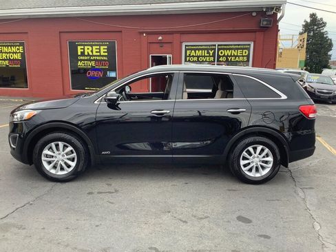Used 2017 Kia Sorento AWD image 5