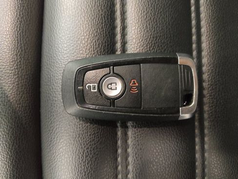 Used 2023 Ford Edge SEL image 32