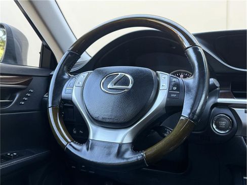 Used 2014 Lexus ES 350 w/ Luxury Package FWD image 9