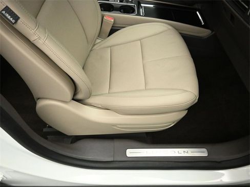 Certified 2023 Lincoln Corsair Reserve w/ Towing Package image 32