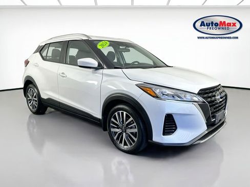 Used 2024 Nissan Kicks SV FWD image 1