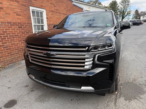 Used 2024 Chevrolet Suburban High Country image 3