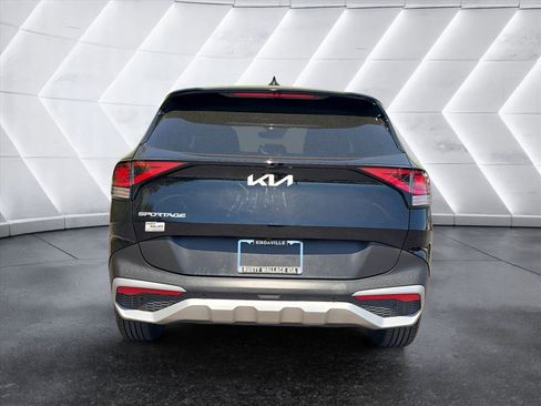 Used 2025 Kia Sportage EX image 4