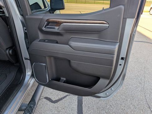 Used 2025 GMC Sierra 1500 Elevation image 7