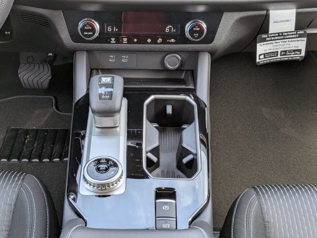 New 2026 Mitsubishi Outlander ES FWD image 17