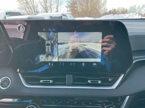 Used 2025 Chevrolet Equinox LT w/ Convenience Package II image 14