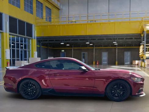 Used 2017 Ford Mustang Premium image 4