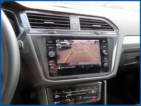 Used 2024 Volkswagen Tiguan SE image 17
