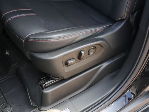Used 2022 Chevrolet Suburban RST w/ Luxury Package RWD image 8