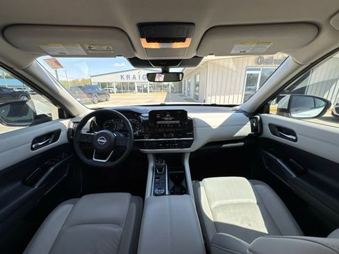 Used 2024 Nissan Pathfinder SL AWD/4WD image 23