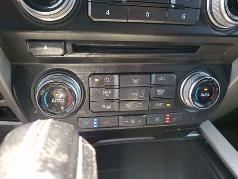 Used 2017 Ford F150 Lariat w/ Equipment Group 502A Luxury AWD/4WD image 18