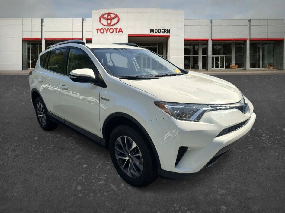 Used 2018 Toyota RAV4 LE AWD/4WD image 4