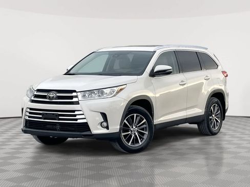 Used 2019 Toyota Highlander XLE image 1