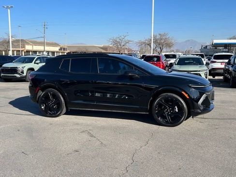 Used 2024 Chevrolet Equinox EV RS image 8