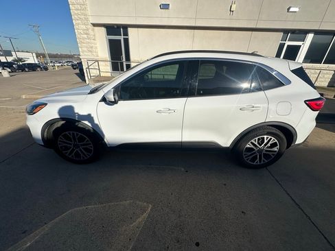Used 2020 Ford Escape SEL image 5