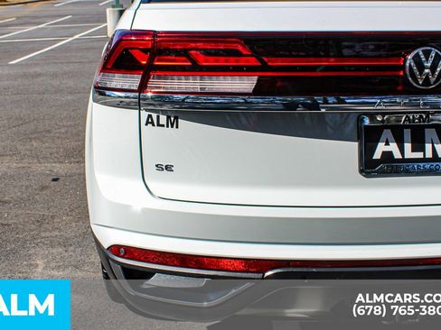 Used 2024 Volkswagen Atlas Cross Sport SE image 11