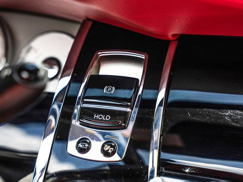 Used 2016 Rolls-Royce Dawn RWD image 48