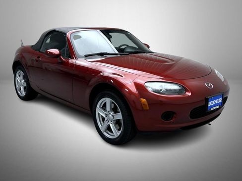 Used 2006 MAZDA MX-5 Miata RWD image 3