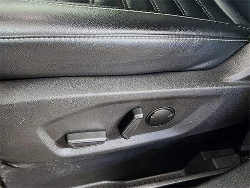 Used 2023 Ford Edge SEL image 17