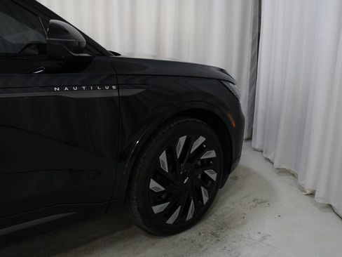 Used 2024 Lincoln Nautilus Reserve w/ Equipment Group 202A AWD/4WD image 30