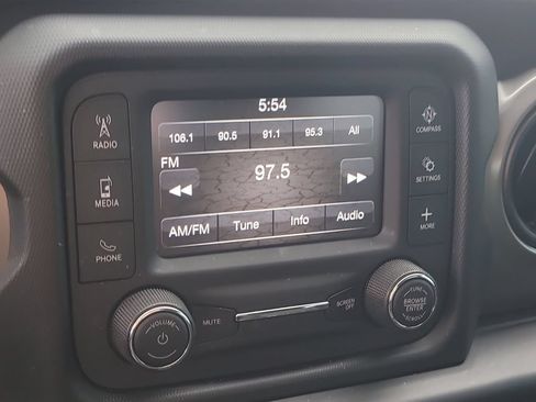 Used 2019 Jeep Wrangler Sport AWD/4WD image 16