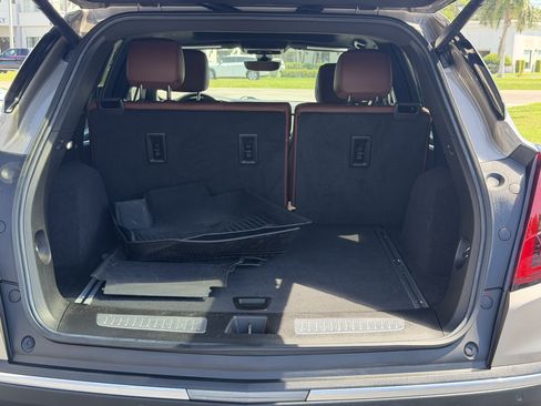 Used 2022 Cadillac XT5 Premium Luxury w/ Technology Package FWD image 9