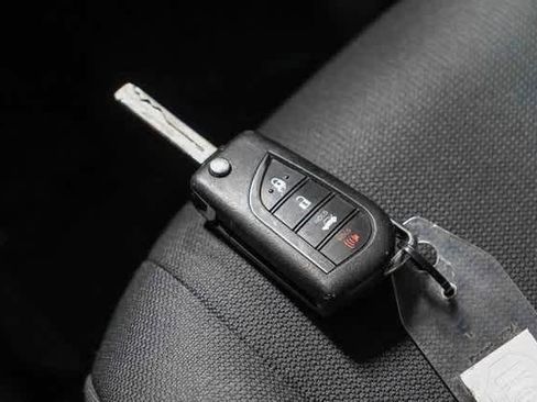 Certified 2022 Toyota Corolla LE image 28