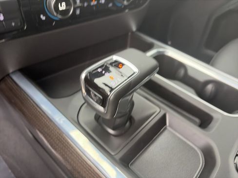 Used 2024 Chevrolet Silverado 1500 LT Trail Boss w/ Convenience Package II AWD/4WD image 31