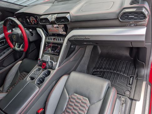Used 2020 Lamborghini Urus AWD/4WD image 33