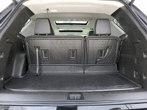 Used 2021 Chevrolet Traverse Premier w/ Redline Edition image 6