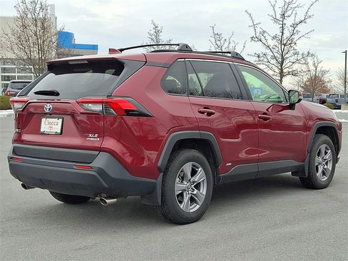 Used 2022 Toyota RAV4 XLE w/ Convenience Package image 8