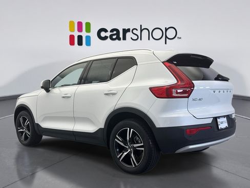 Used 2024 Volvo XC40 B5 Core AWD/4WD image 3