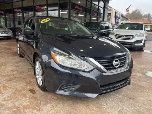 Used 2018 Nissan Altima 2.5 S w/ S Convenience Package image 1