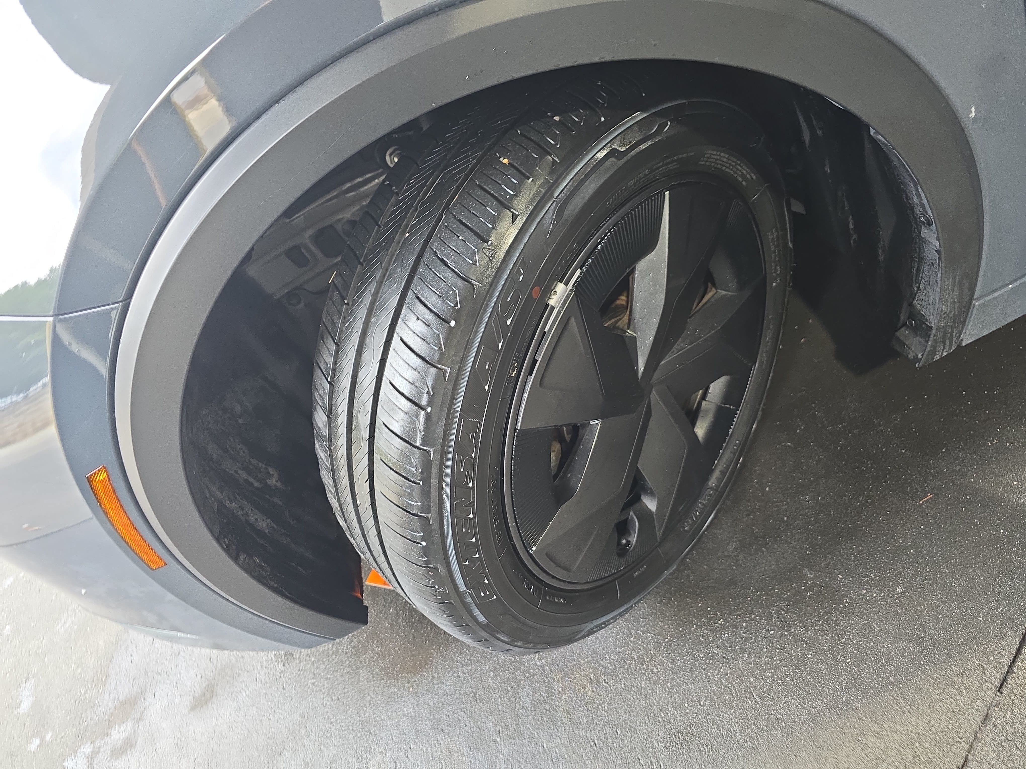 Used 2025 Toyota Prius LE FWD image 31