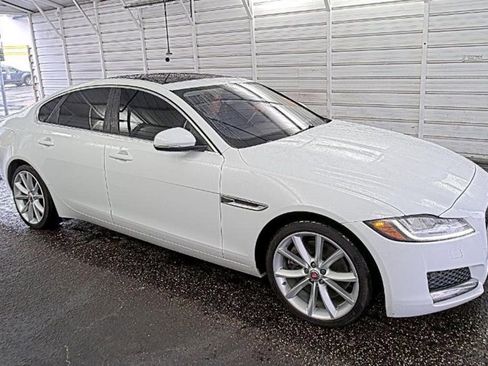 Used 2016 Jaguar XF Premium image 2