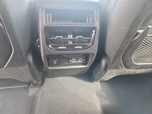 Used 2025 Jeep Grand Cherokee Altitude AWD/4WD image 31
