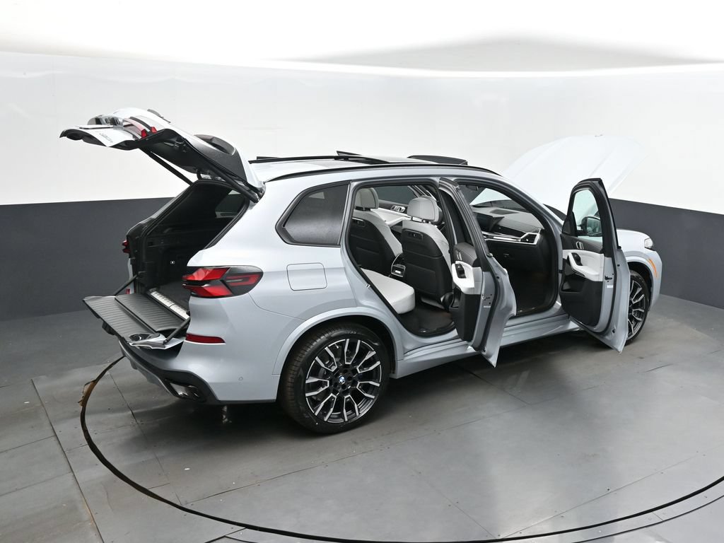 Used 2026 BMW X5 xDrive50e w/ M Sport Package AWD/4WD image 49