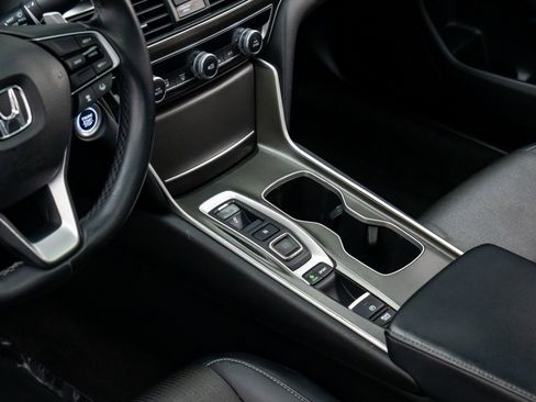 Used 2018 Honda Accord Sport image 11