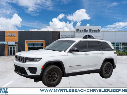 Certified 2023 Jeep Grand Cherokee Laredo image 1