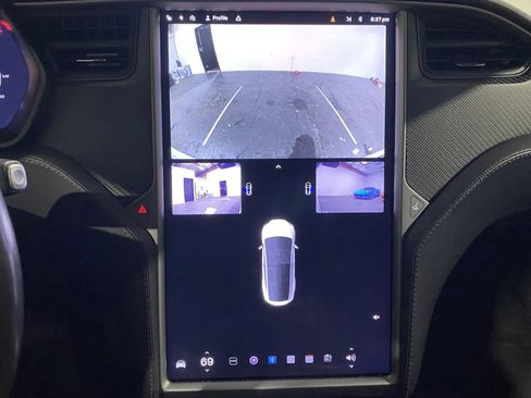 Used 2018 Tesla Model X 75D image 15