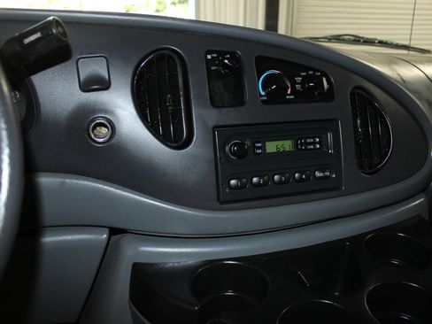 Used 2006 Ford E-350 and Econoline 350 Super Duty RWD image 14