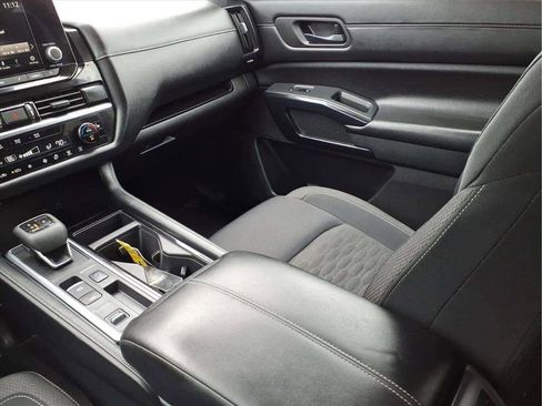 Used 2024 Nissan Pathfinder SV image 12